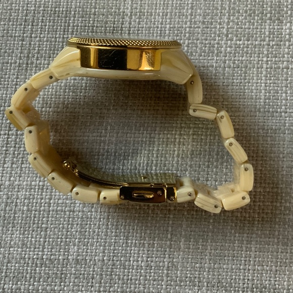 Watch - MICHAEL KORS Watch Ivory Toned Plastic Resin. No box. - Picture 6 of 6
